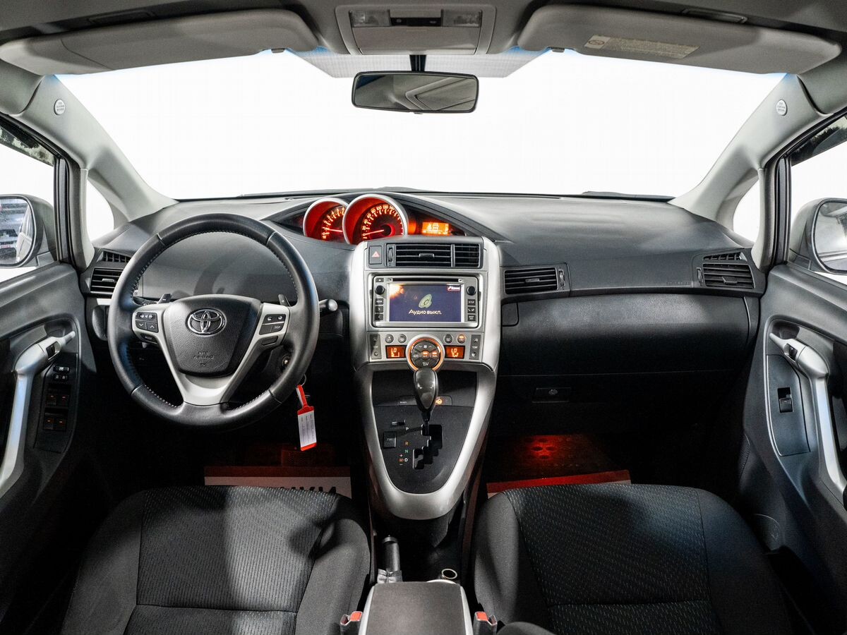Toyota Verso 2012 - фото автомобиля