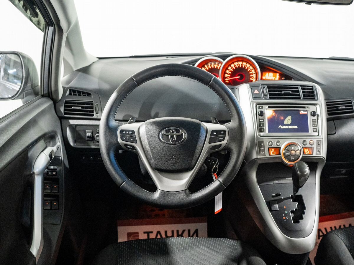 Toyota Verso 2012 - фото автомобиля