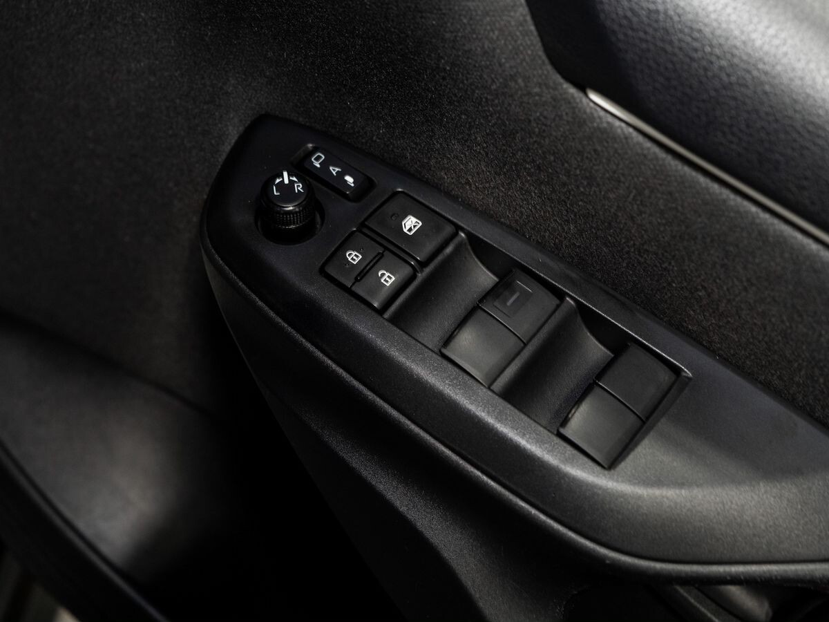 Toyota Yaris 2020 - фото автомобиля