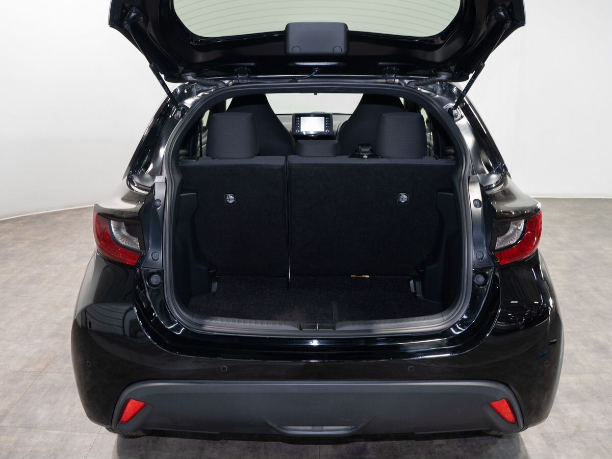 Toyota Yaris 2020 - фото автомобиля