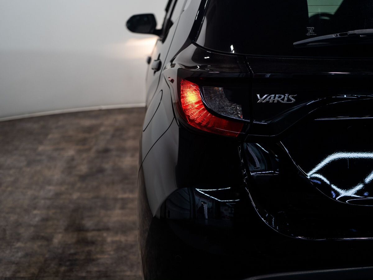 Toyota Yaris 2020 - фото автомобиля