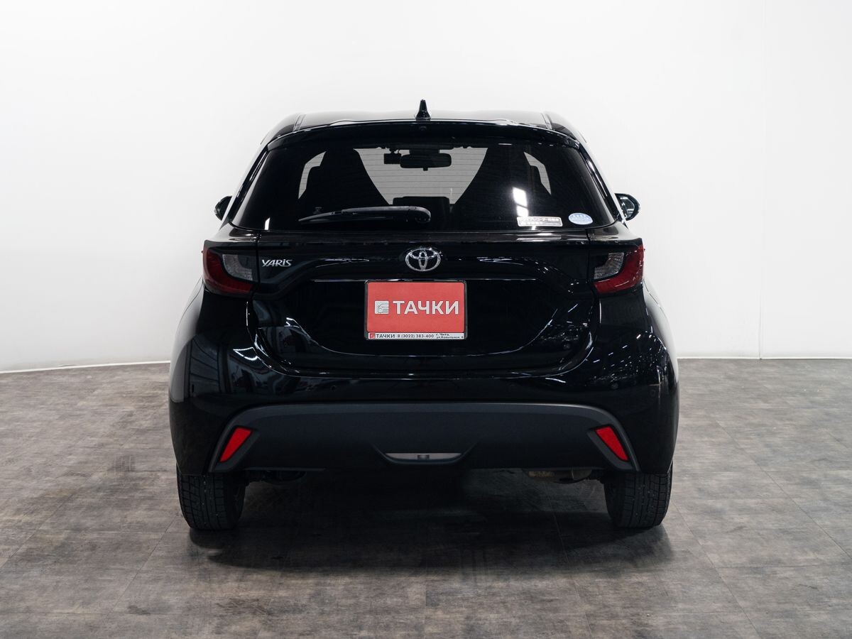 Toyota Yaris 2020 - фото автомобиля