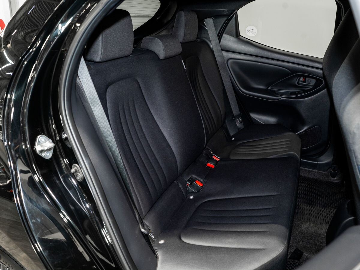 Toyota Yaris 2020 - фото автомобиля
