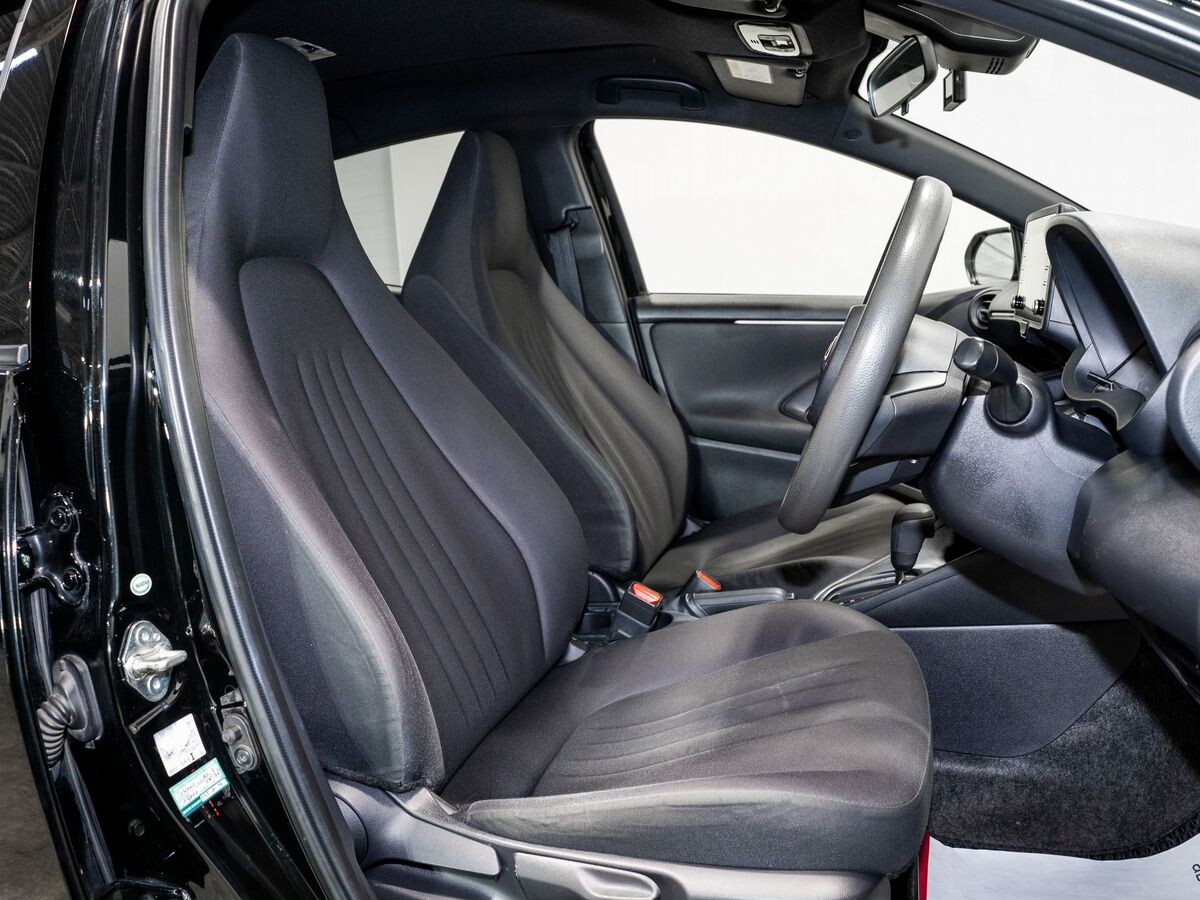 Toyota Yaris 2020 - фото автомобиля