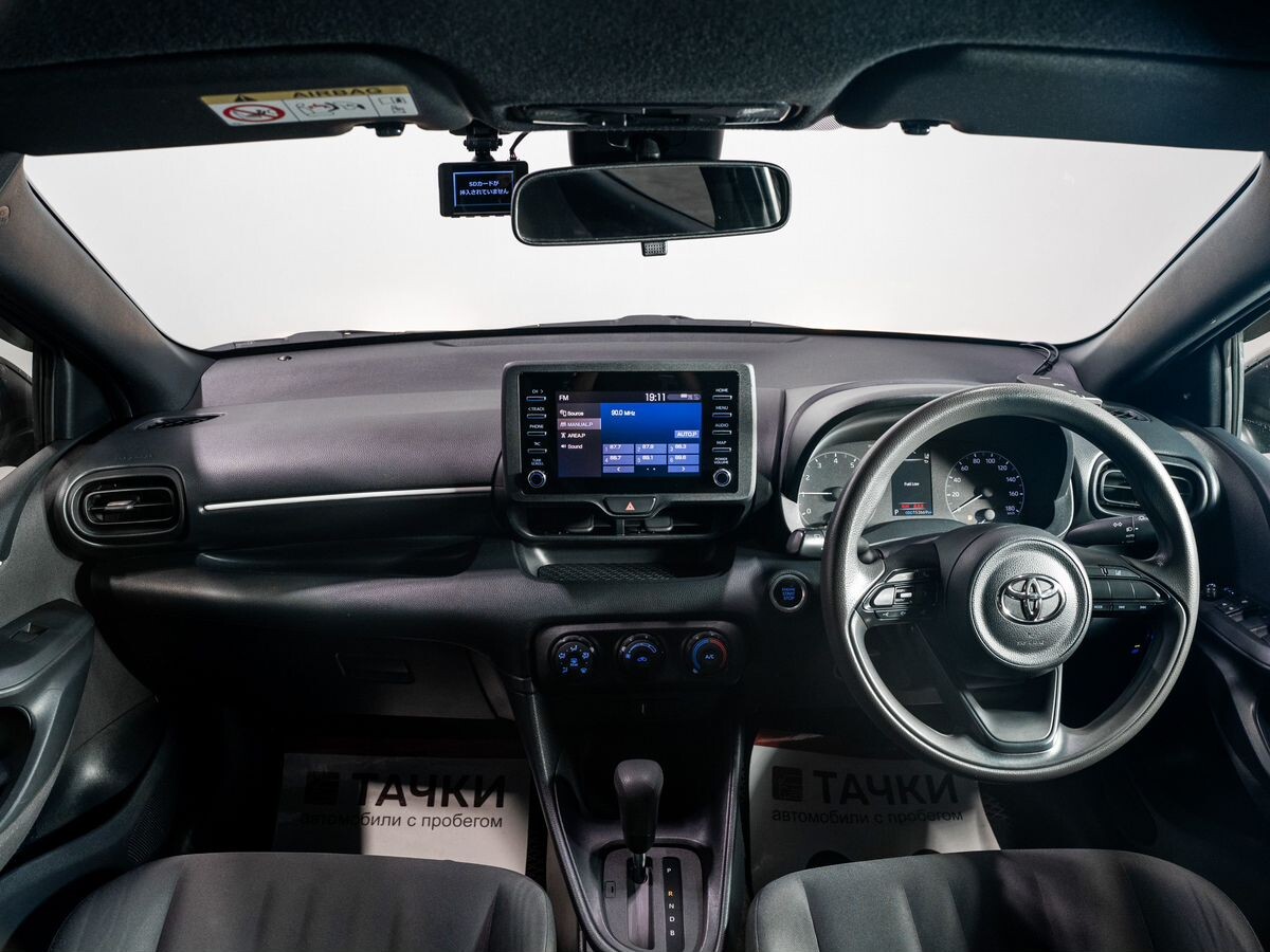 Toyota Yaris 2020 - фото автомобиля