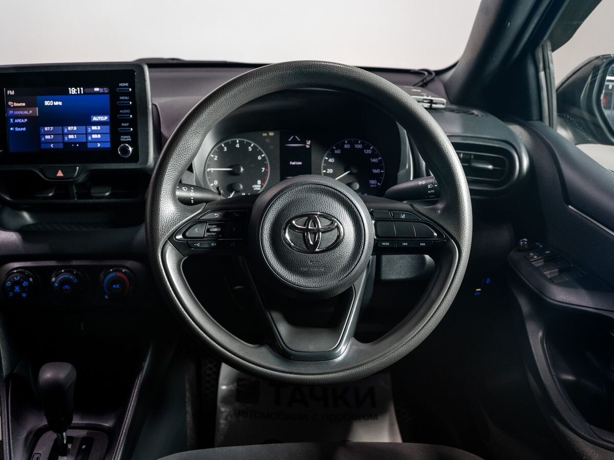 Toyota Yaris 2020 - фото автомобиля