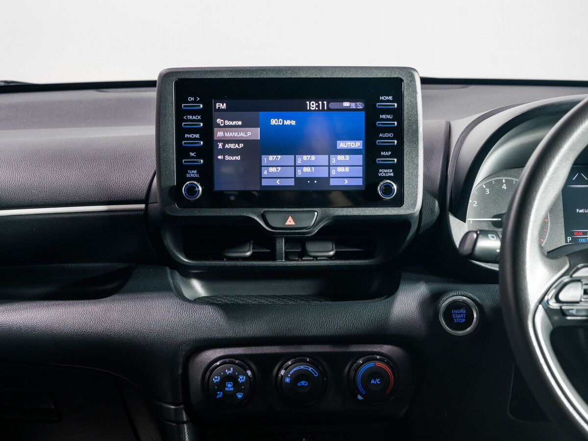Toyota Yaris 2020 - фото автомобиля