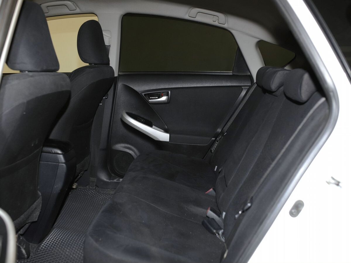 Toyota Prius 2013 - фото автомобиля