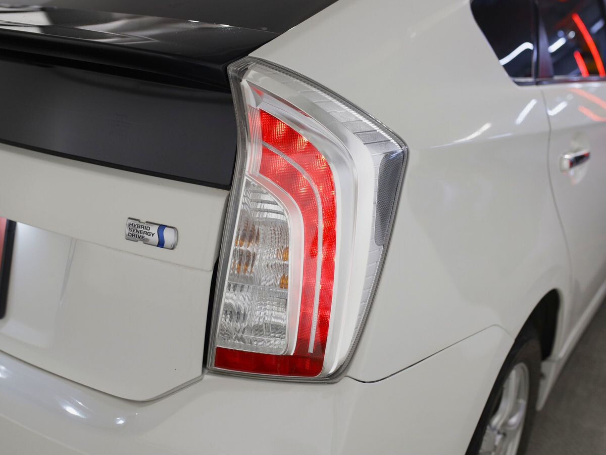 Toyota Prius 2013 - фото автомобиля