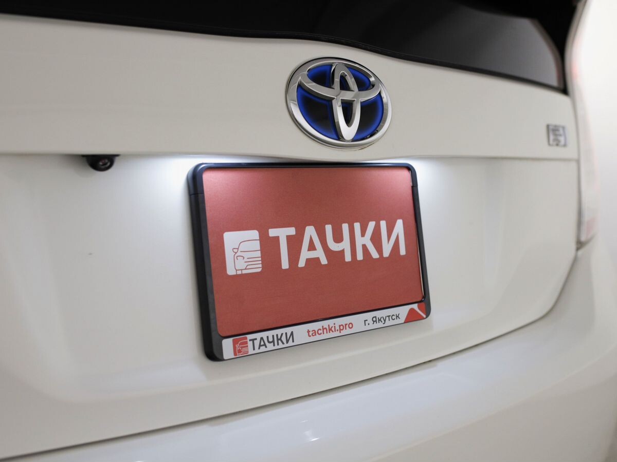 Toyota Prius 2013 - фото автомобиля