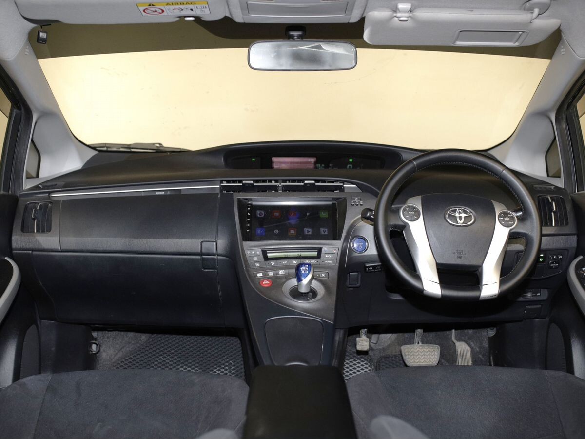 Toyota Prius 2013 - фото автомобиля