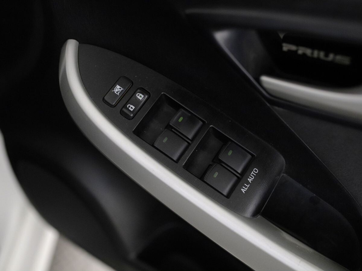 Toyota Prius 2013 - фото автомобиля