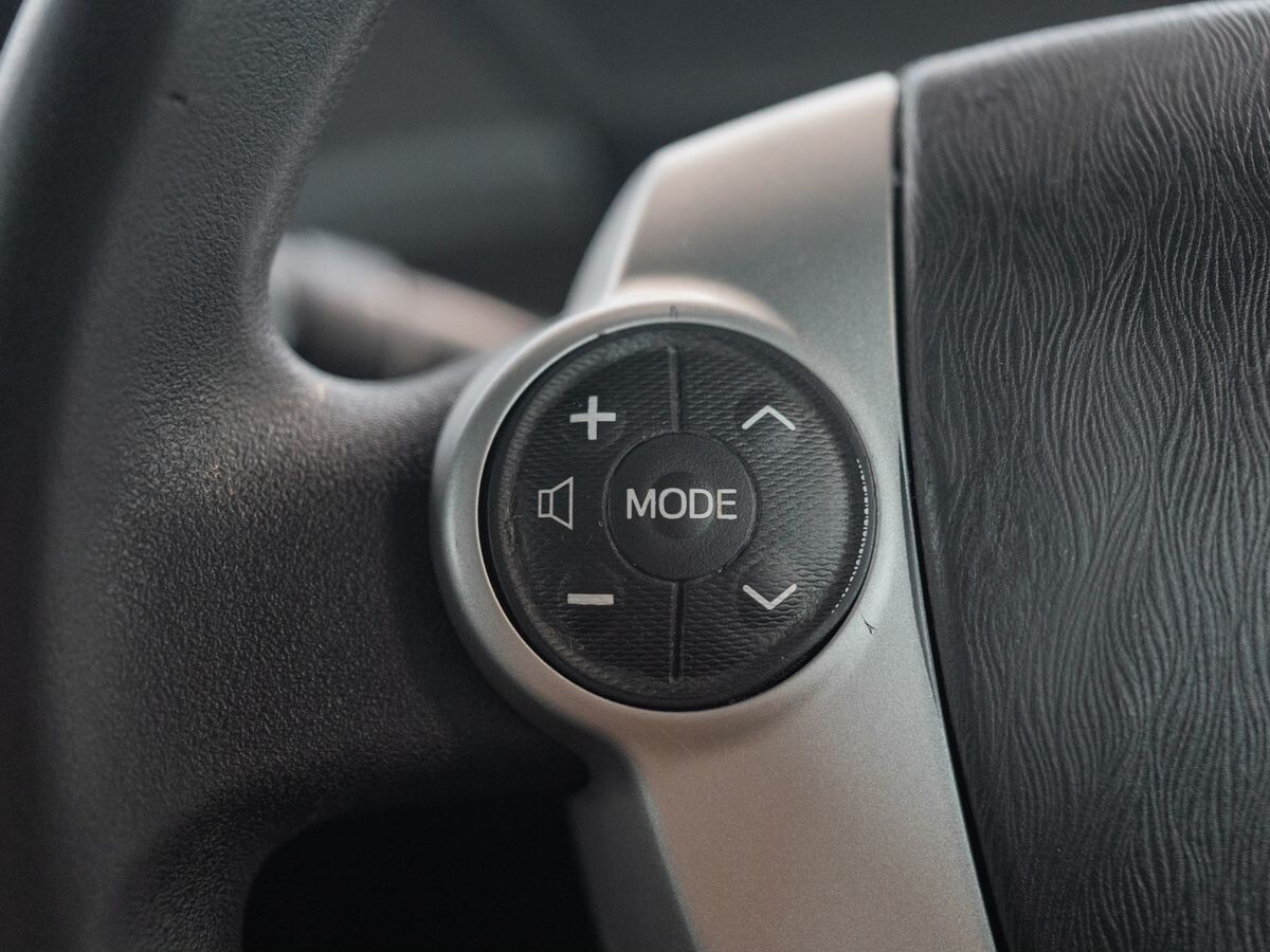 Toyota Prius 2013 - фото автомобиля