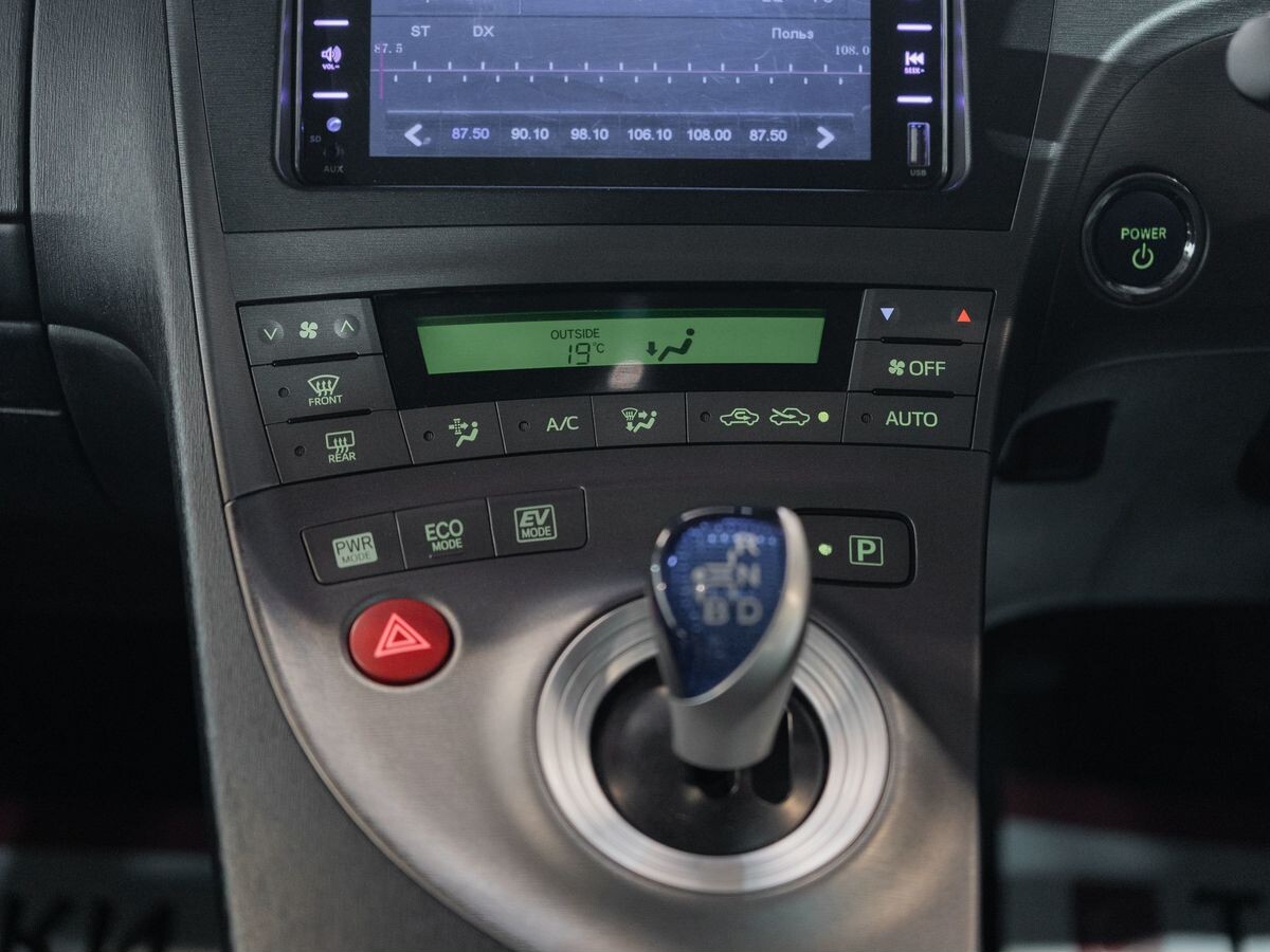 Toyota Prius 2013 - фото автомобиля