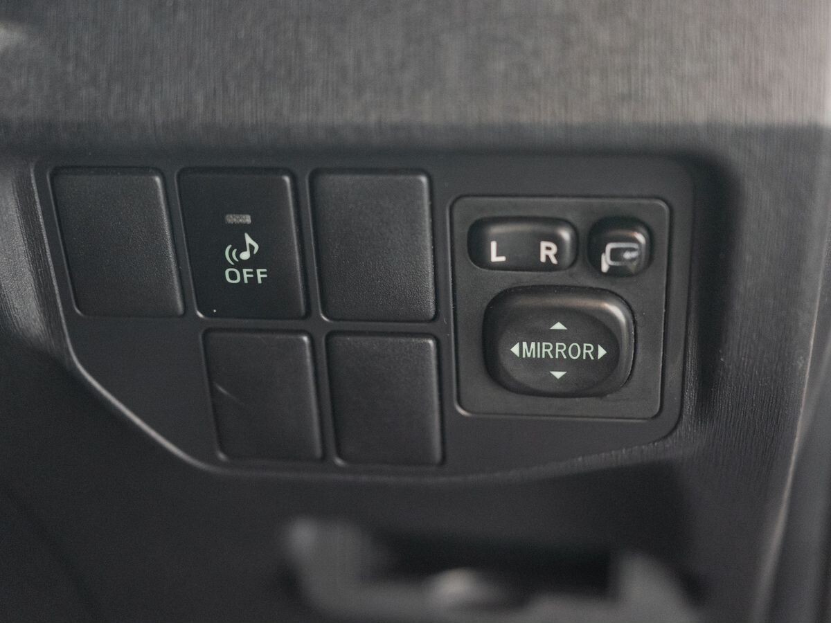 Toyota Prius 2013 - фото автомобиля