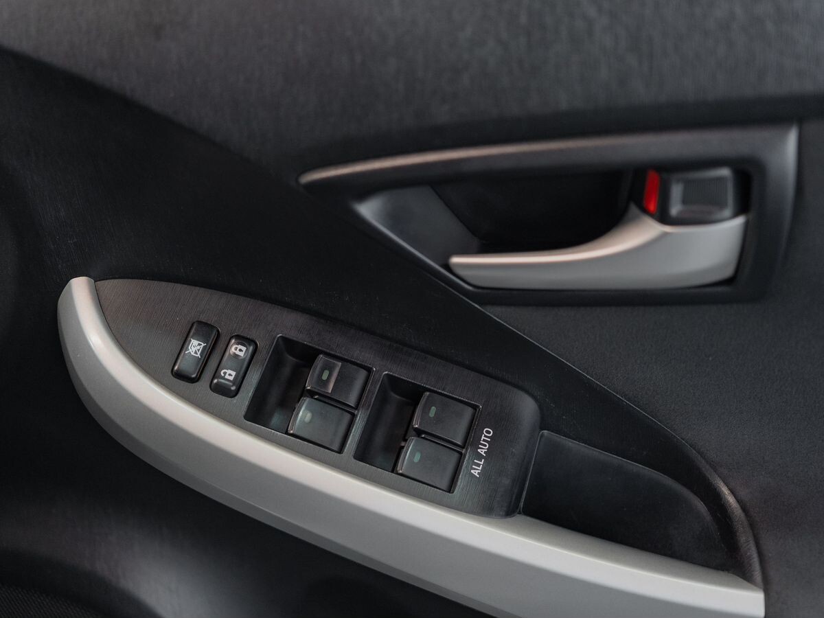 Toyota Prius 2013 - фото автомобиля