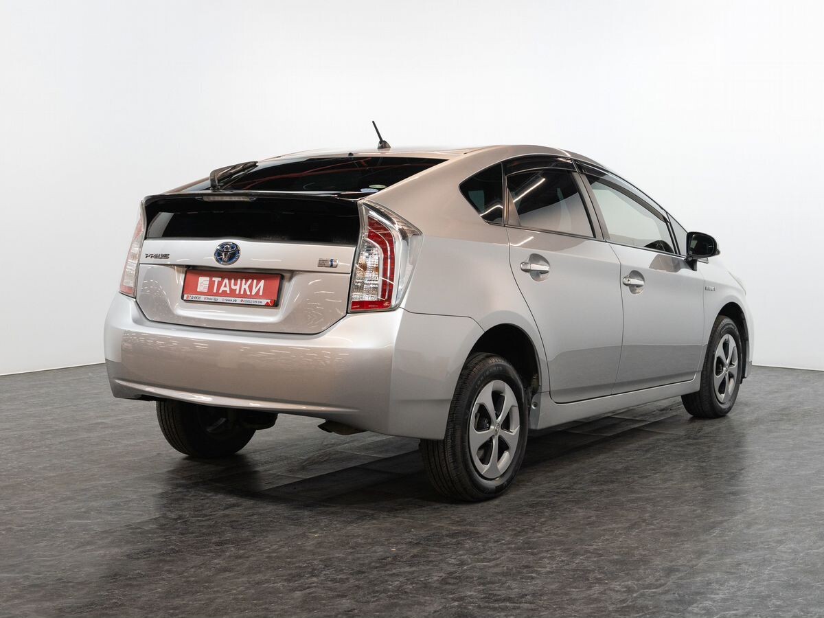 Toyota Prius 2013 - фото автомобиля