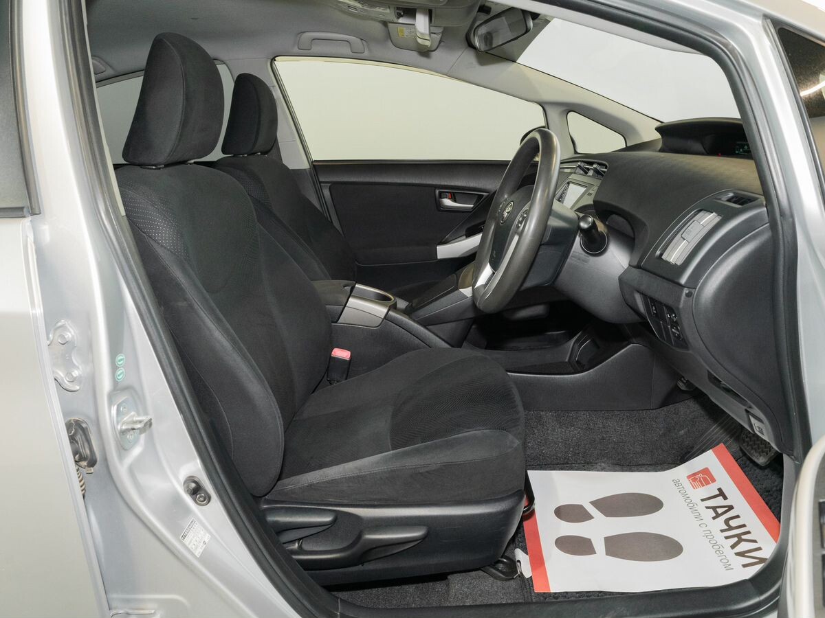 Toyota Prius 2013 - фото автомобиля