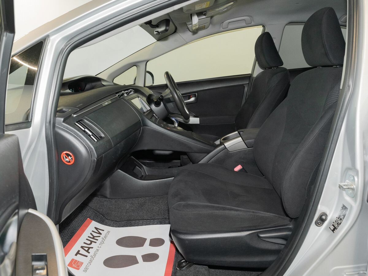 Toyota Prius 2013 - фото автомобиля