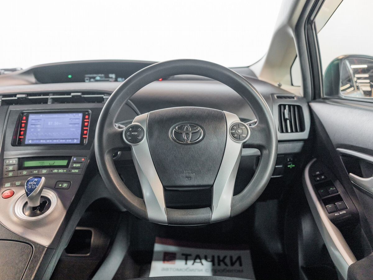 Toyota Prius 2013 - фото автомобиля