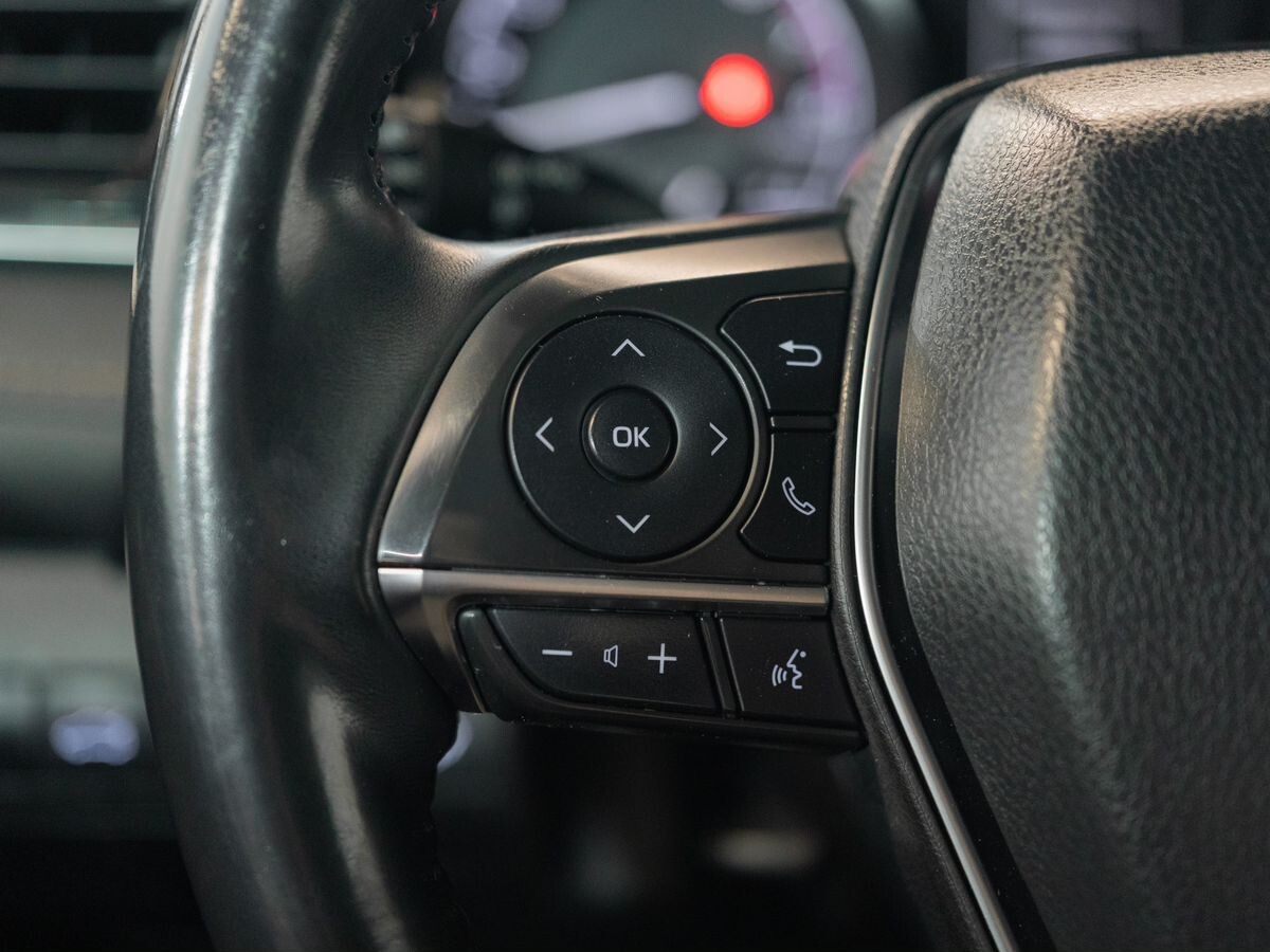 Toyota Camry 2019 - фото автомобиля