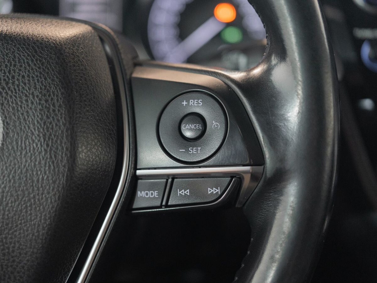 Toyota Camry 2019 - фото автомобиля