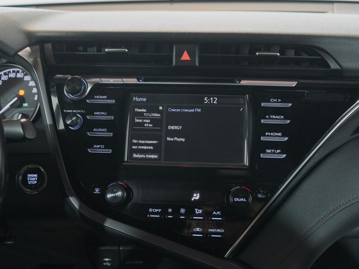 Toyota Camry 2019 - фото автомобиля