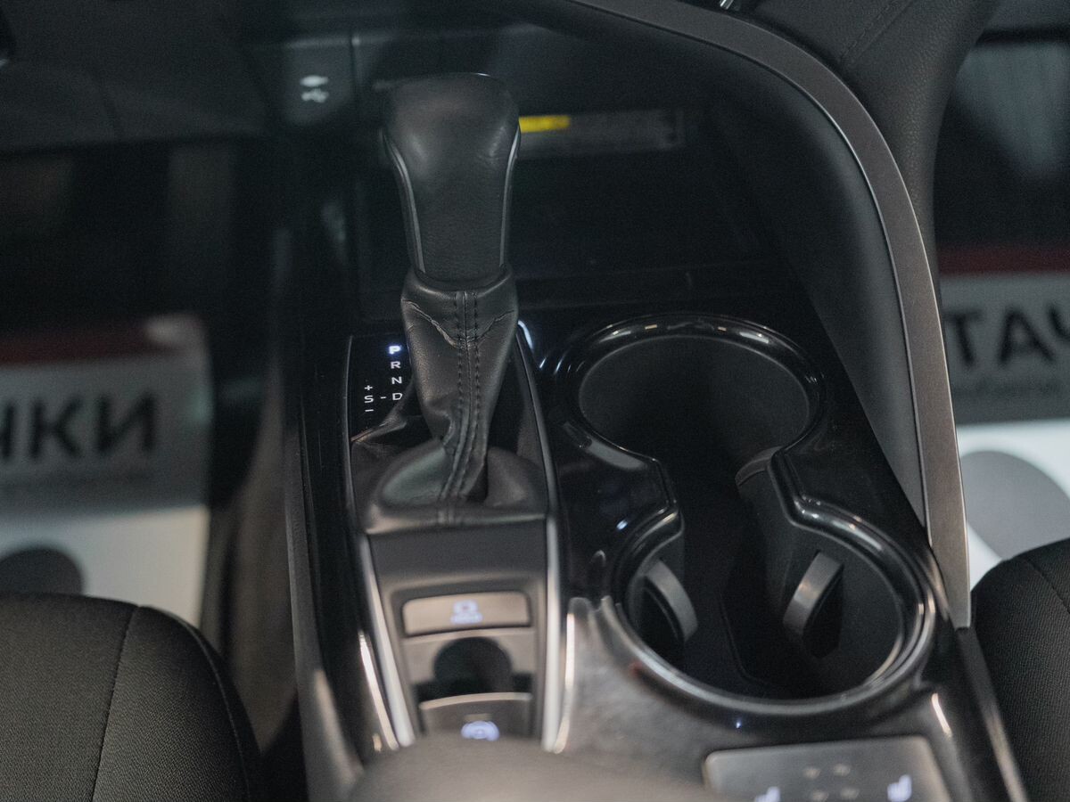 Toyota Camry 2019 - фото автомобиля