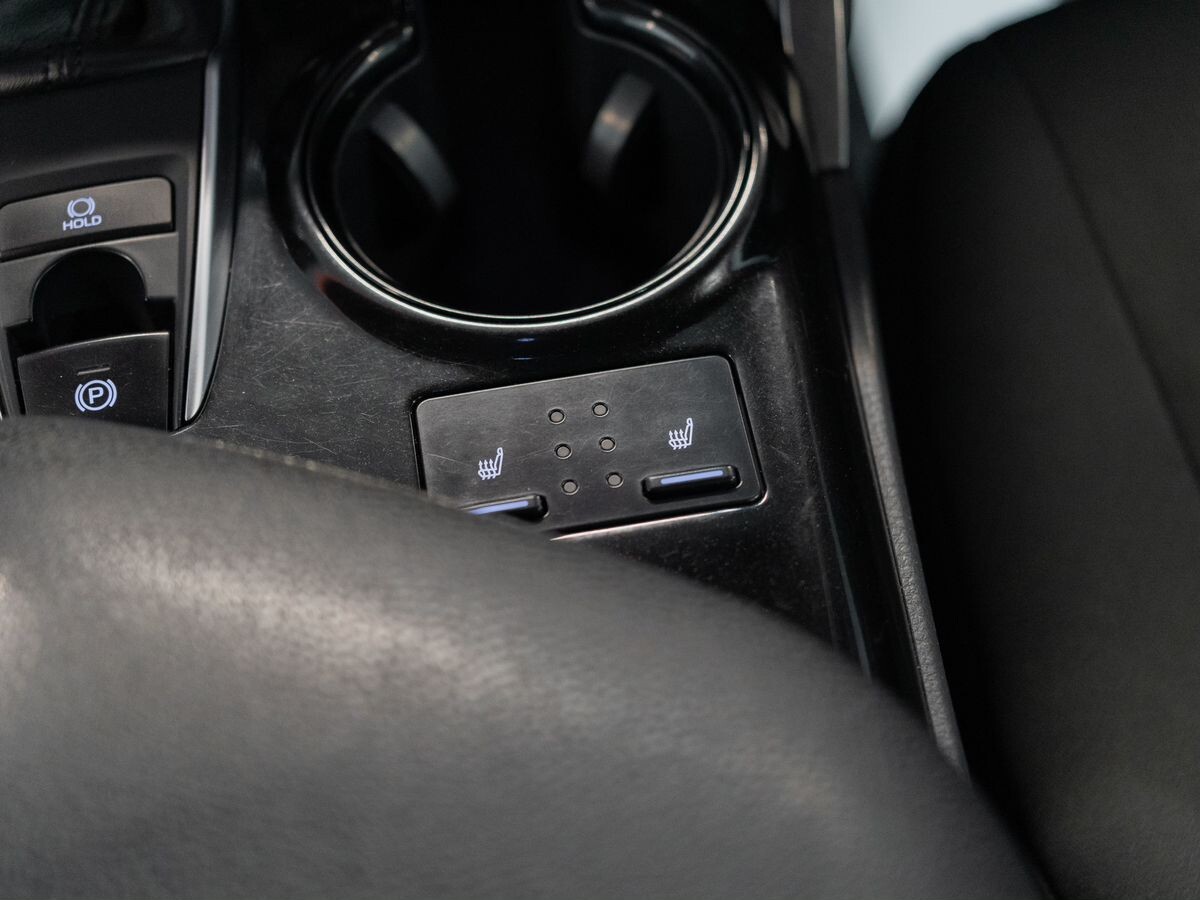 Toyota Camry 2019 - фото автомобиля