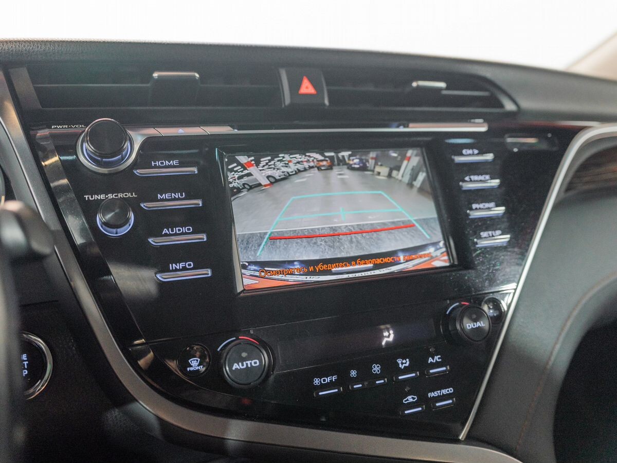 Toyota Camry 2019 - фото автомобиля
