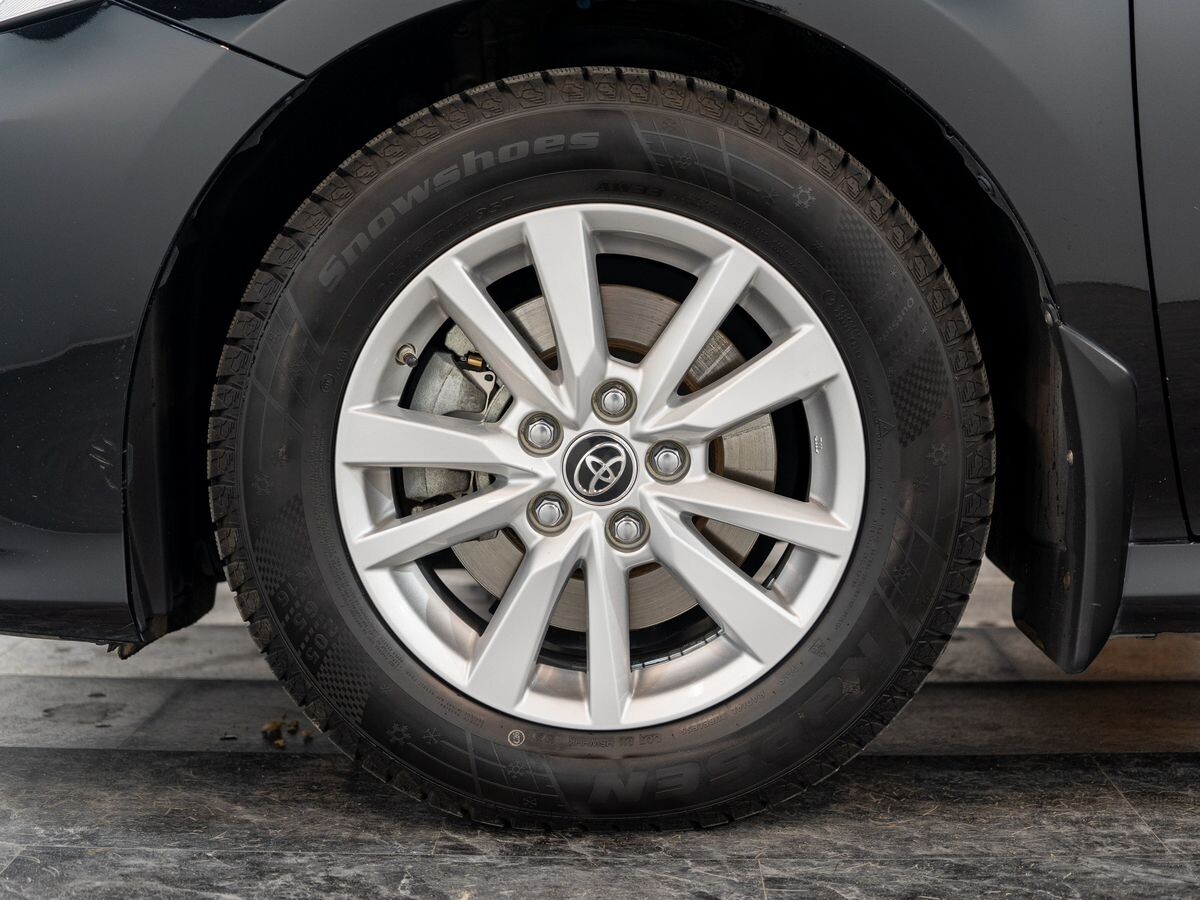 Toyota Camry 2019 - фото автомобиля