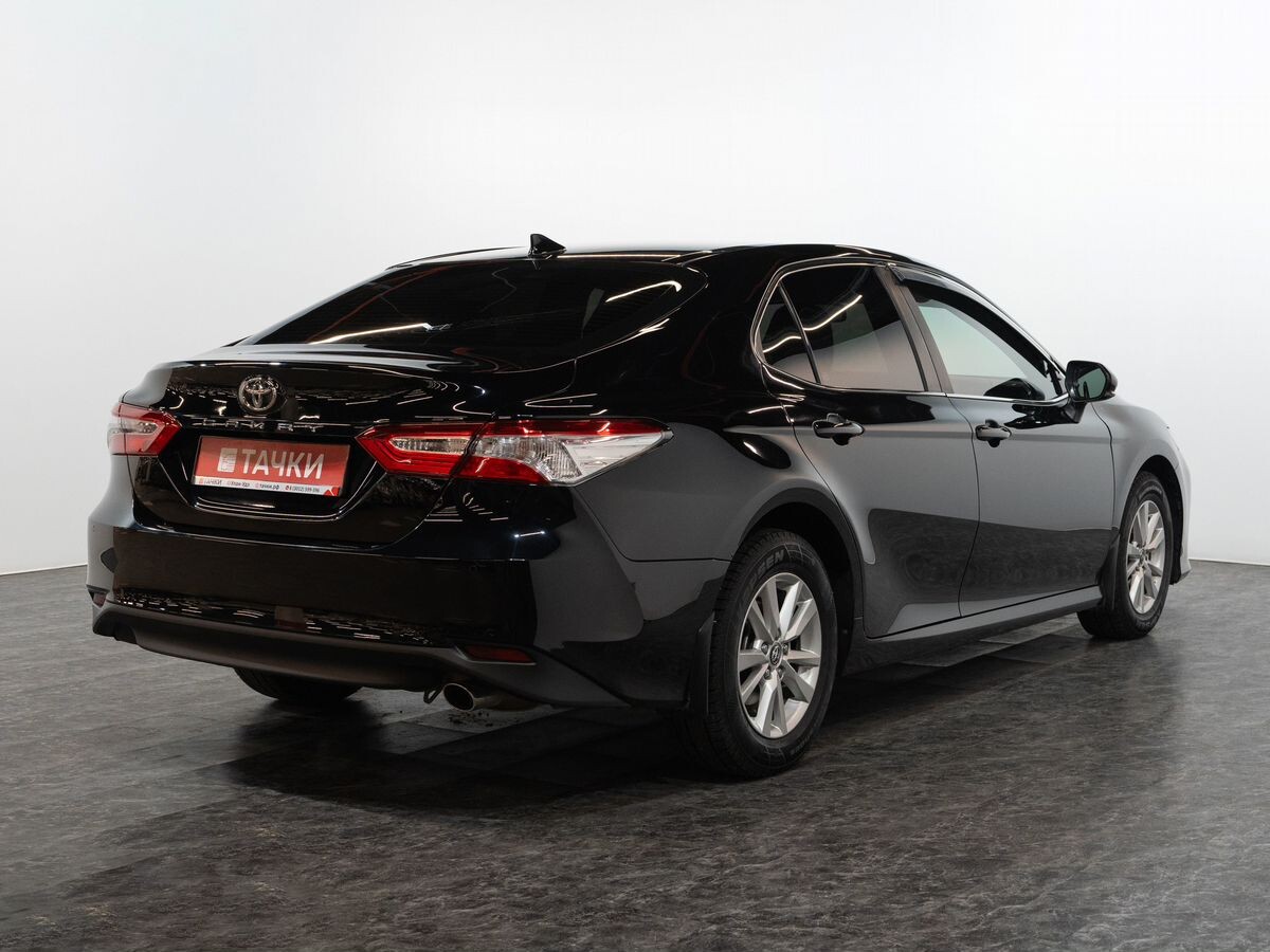 Toyota Camry 2019 - фото автомобиля