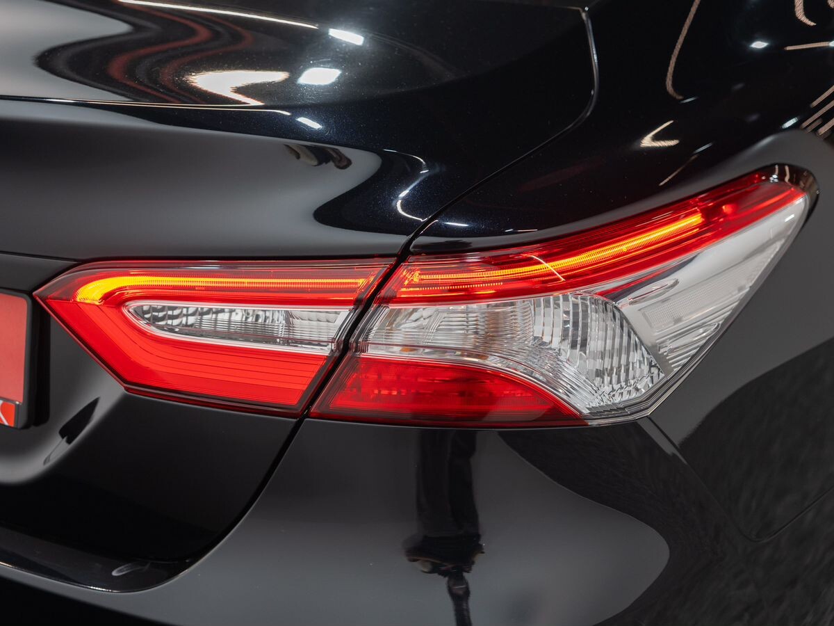 Toyota Camry 2019 - фото автомобиля
