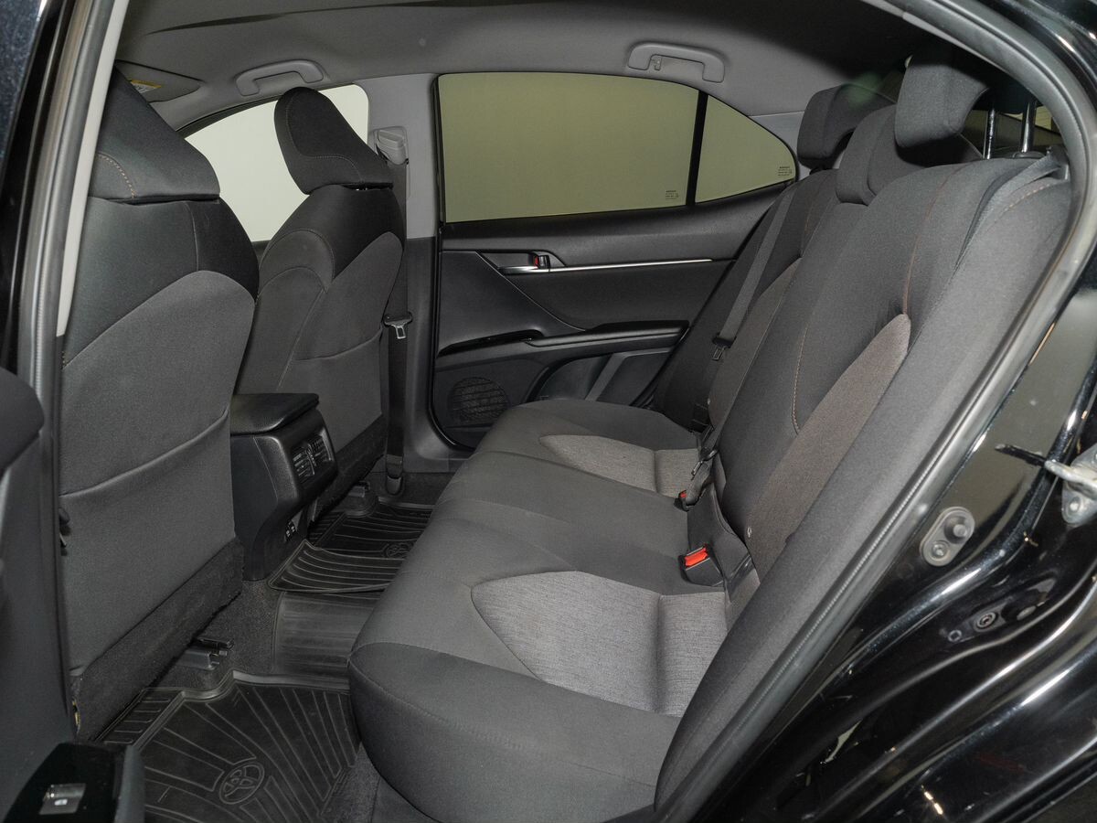Toyota Camry 2019 - фото автомобиля
