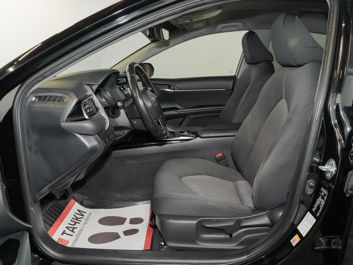 Toyota Camry 2019 - фото автомобиля
