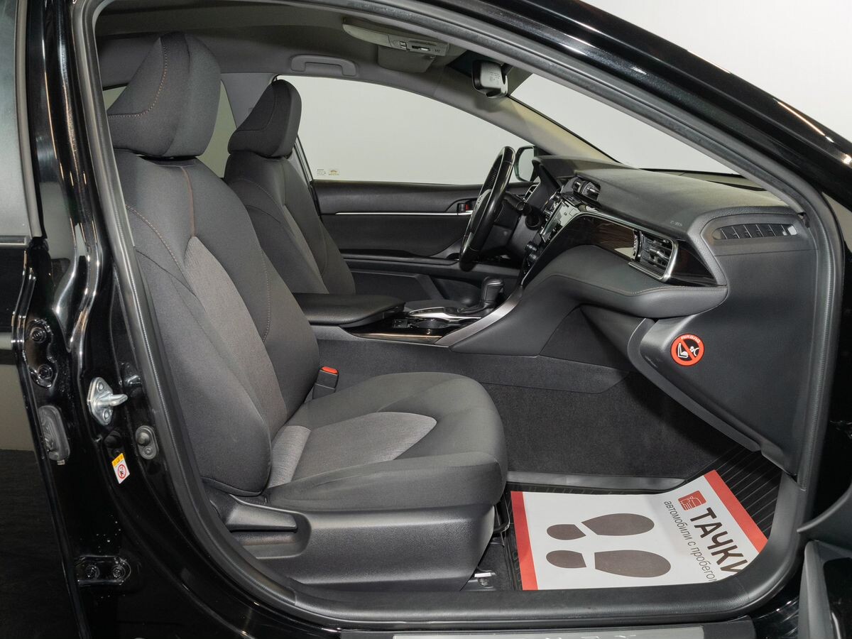 Toyota Camry 2019 - фото автомобиля