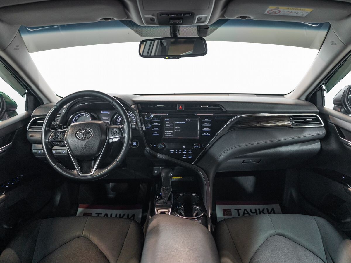 Toyota Camry 2019 - фото автомобиля