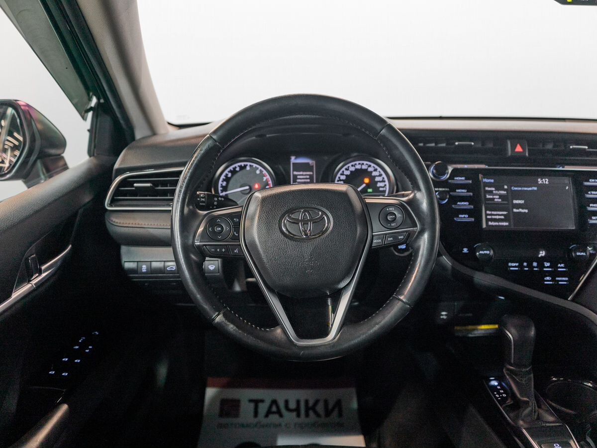 Toyota Camry 2019 - фото автомобиля