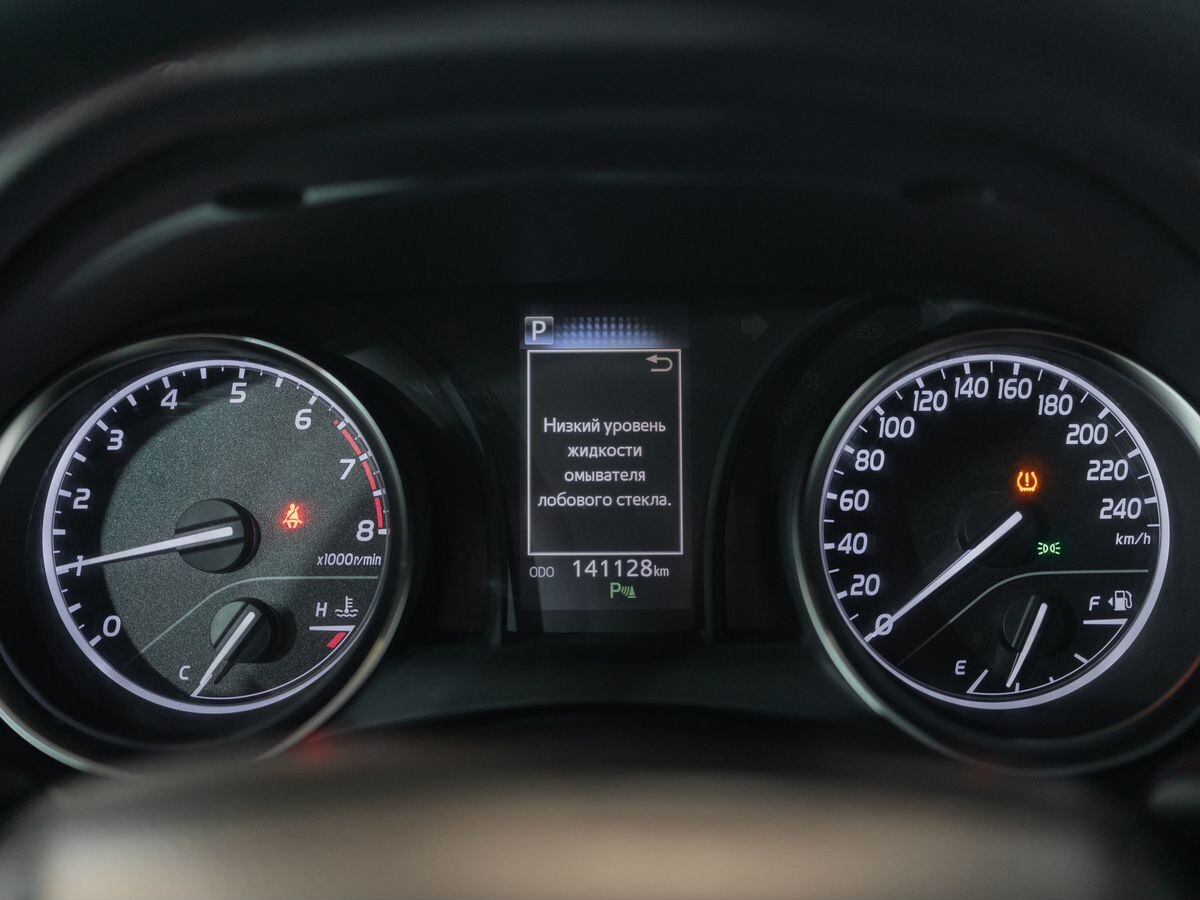 Toyota Camry 2019 - фото автомобиля