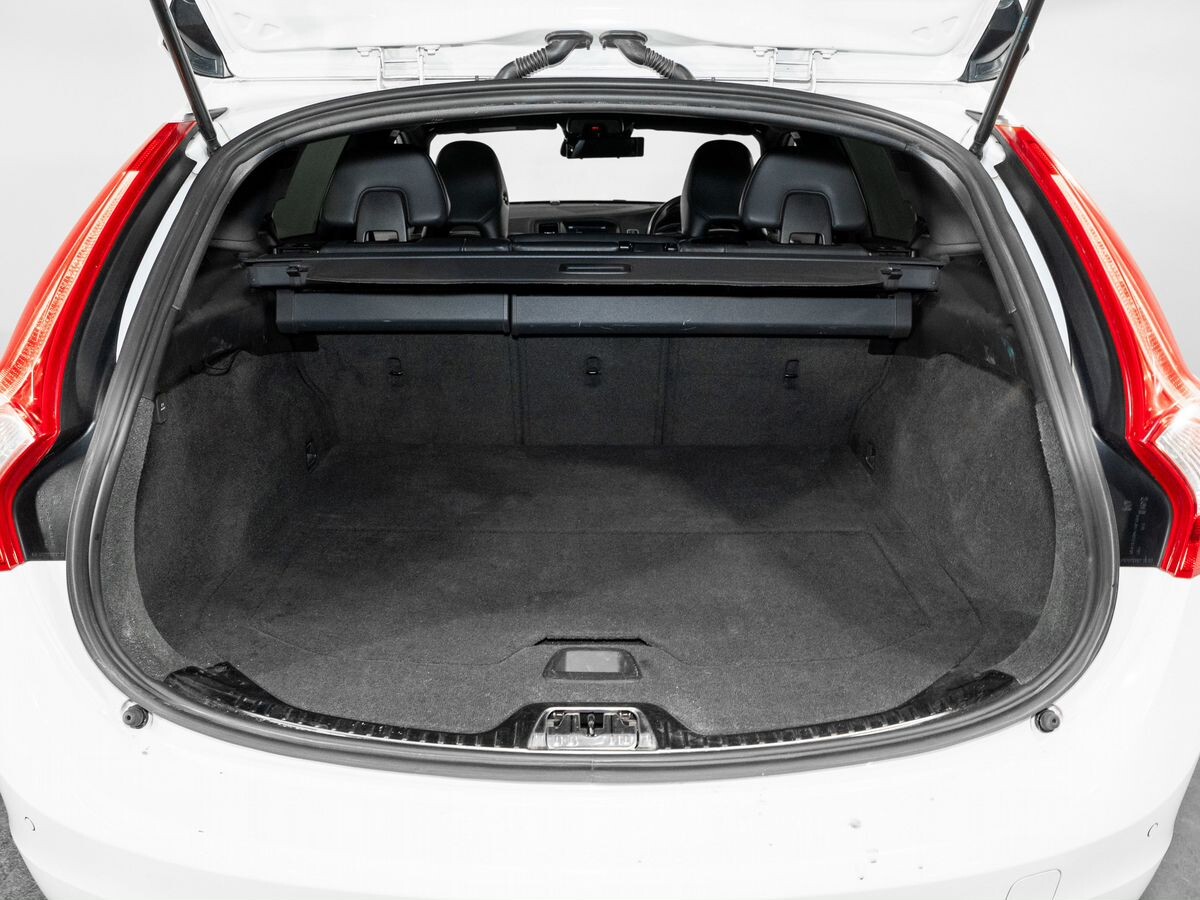 Volvo V60 2013 - фото автомобиля