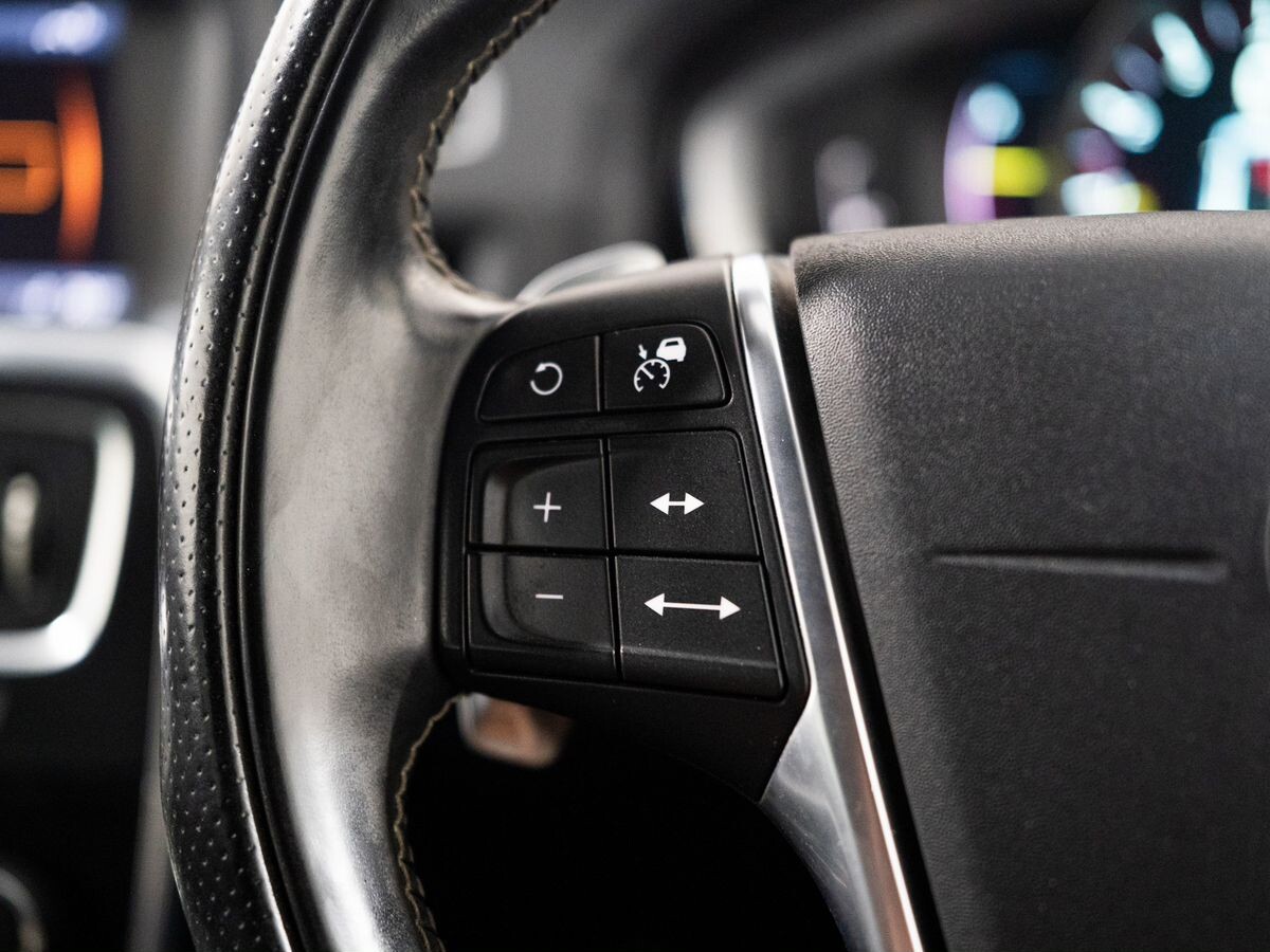 Volvo V60 2013 - фото автомобиля
