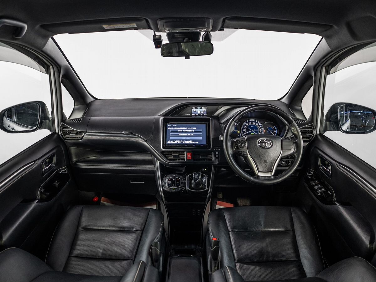 Toyota Esquire 2018 - фото автомобиля