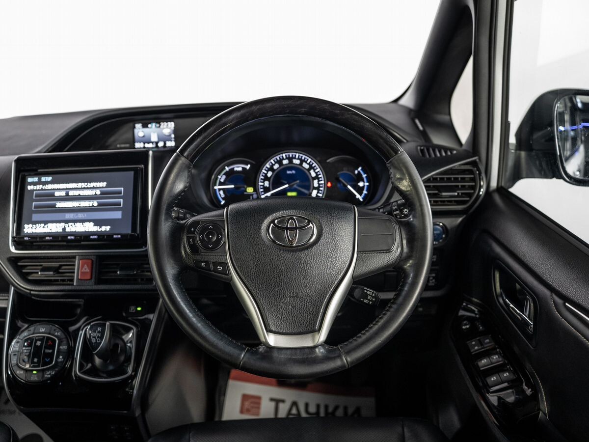 Toyota Esquire 2018 - фото автомобиля