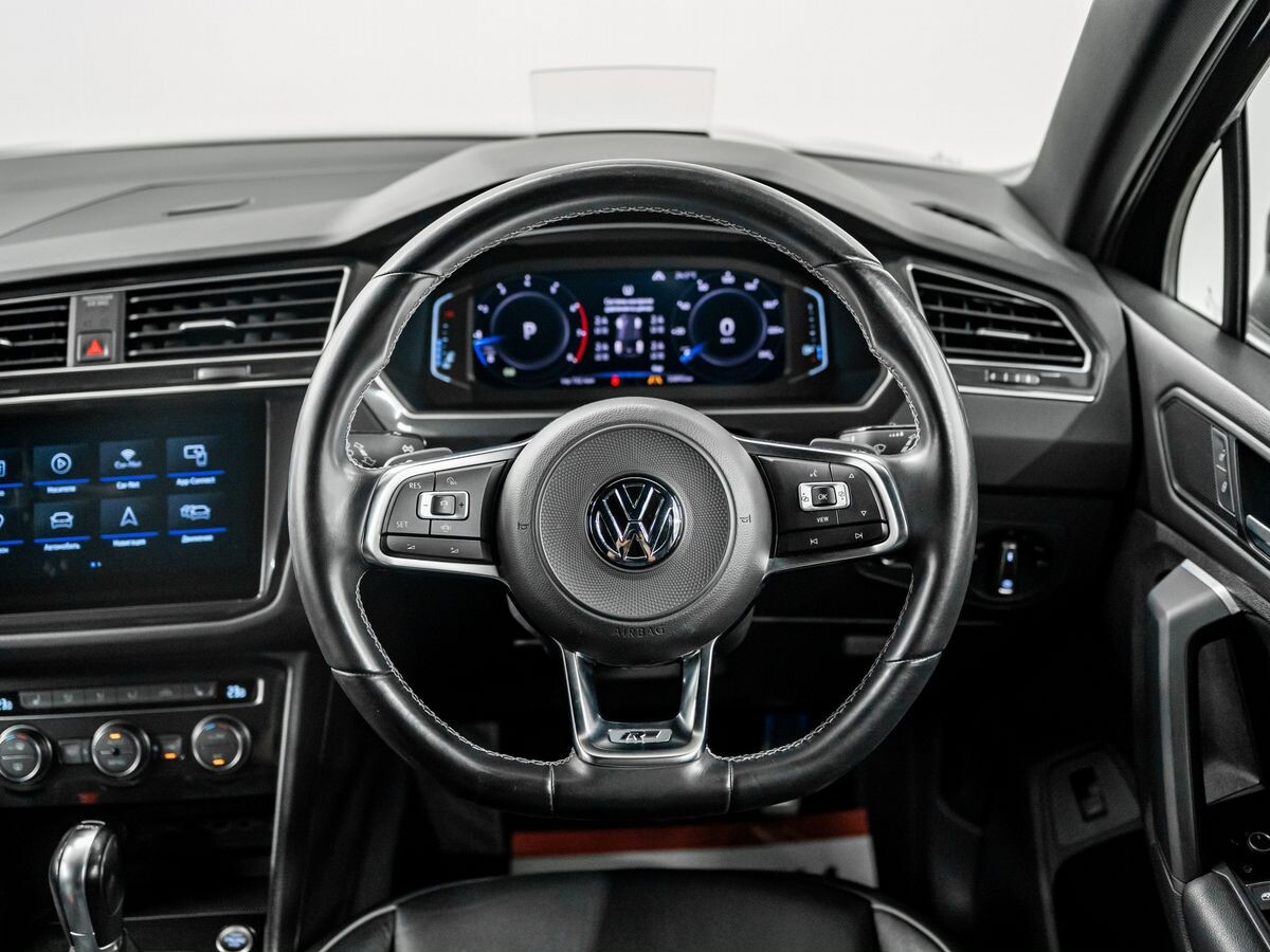 Volkswagen Tiguan 2019 - фото автомобиля