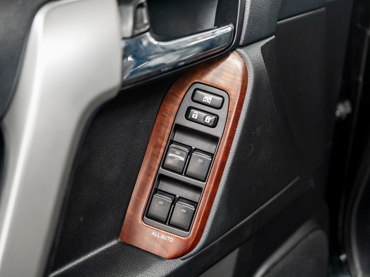 Toyota Land Cruiser Prado 2016 - фото автомобиля