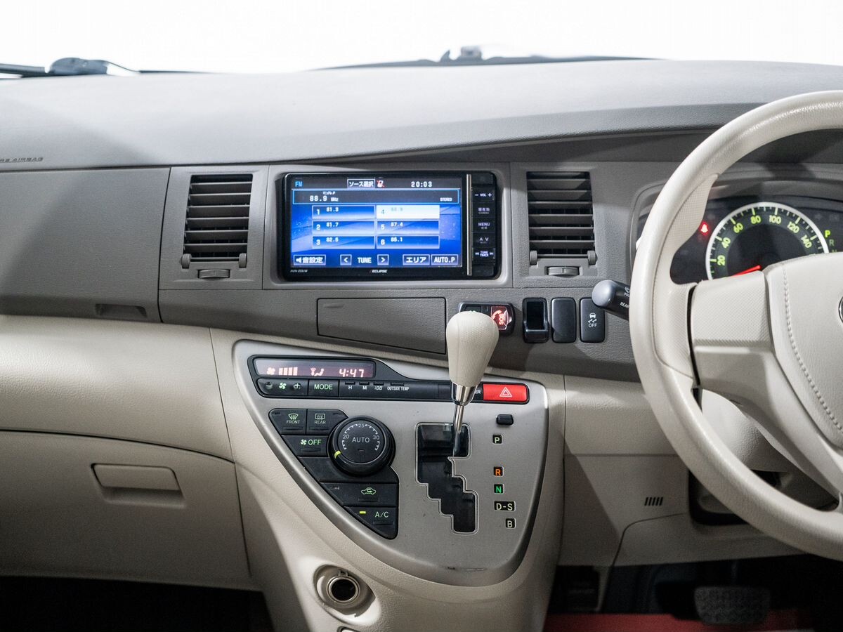 Toyota Isis 2014 - фото автомобиля