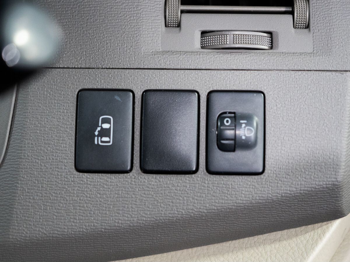 Toyota Isis 2014 - фото автомобиля
