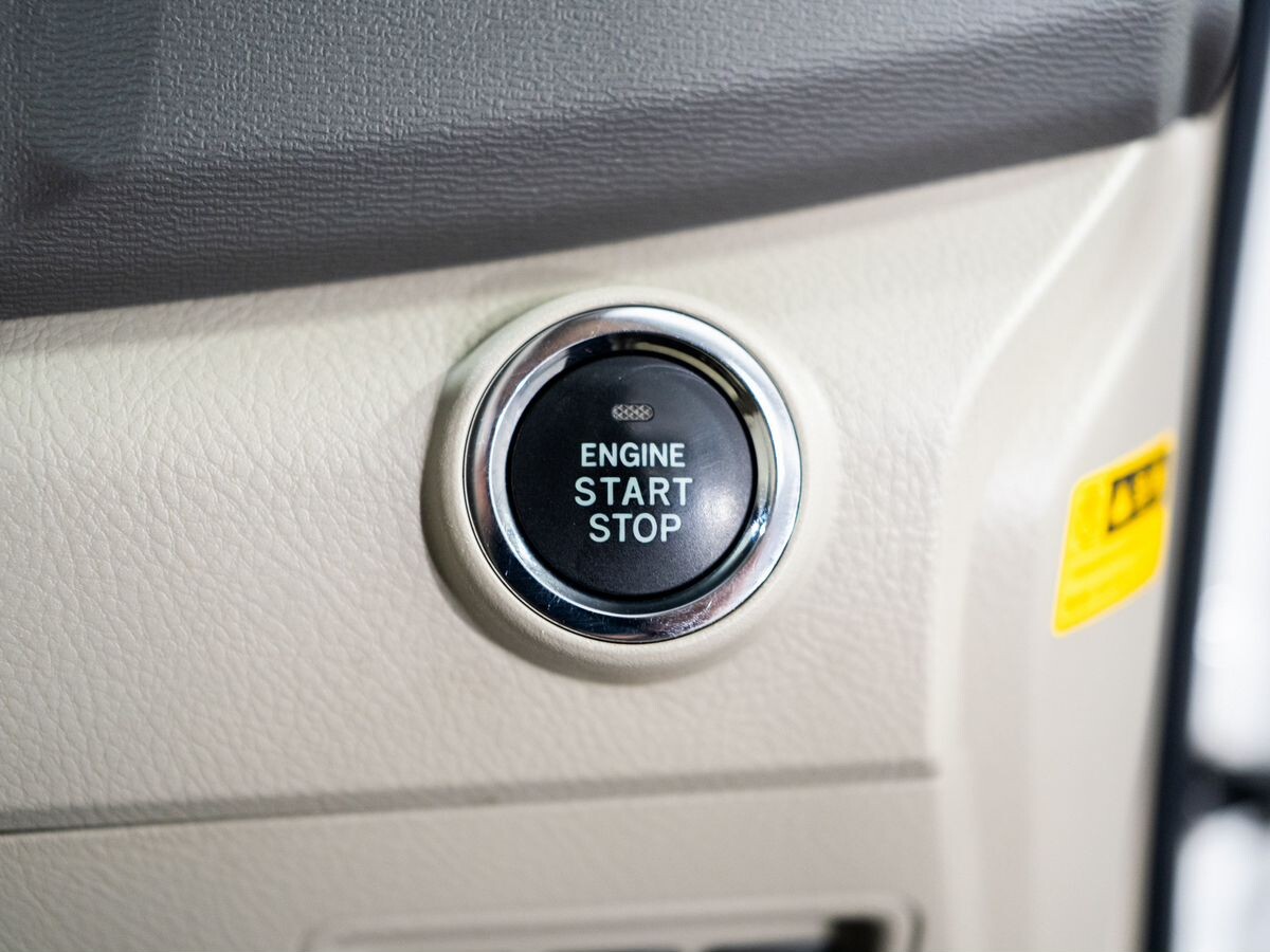 Toyota Isis 2014 - фото автомобиля
