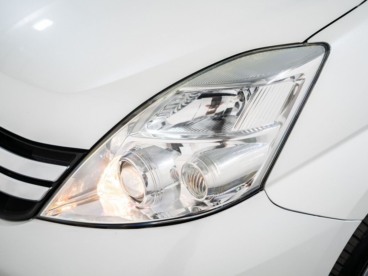 Toyota Isis 2014 - фото автомобиля