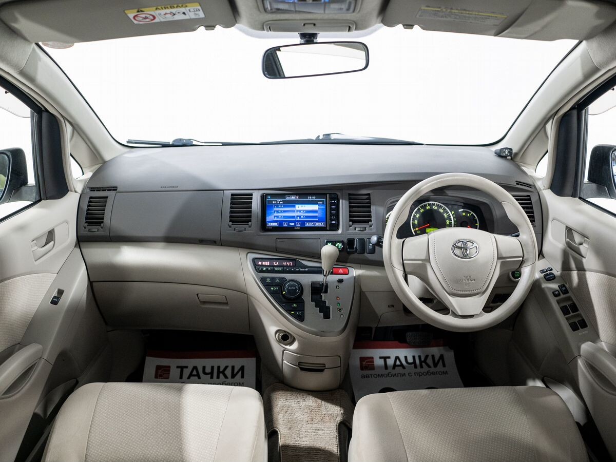 Toyota Isis 2014 - фото автомобиля